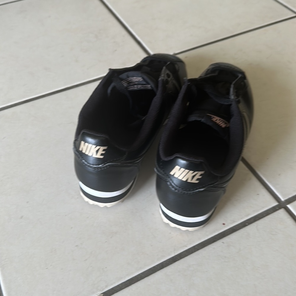 Nike tennis shoes 👟 - Picture 3 of 6